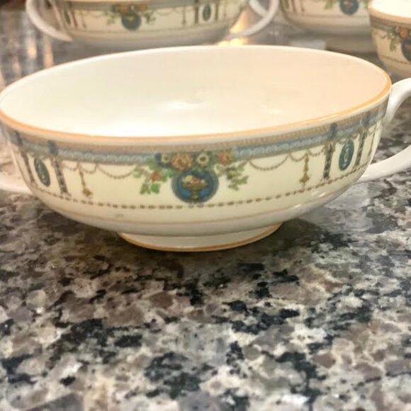 Set of 4 Vintage Double Handle Floral Cream Soup Bowls: Gold Trim England - Picture 5 of 12